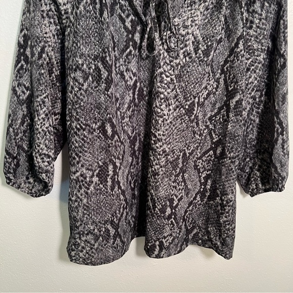 Loft Blouse Black Gray Snake Print Keyhole 3/4 Sleeve S - Picture 3 of 9